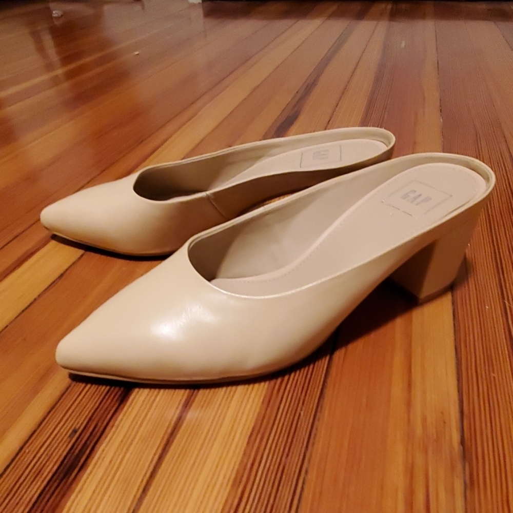 Pointed mules